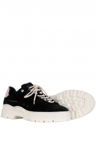 Filling Pieces Court serrated