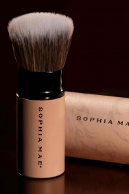 Sophia Mae kabuki-brush